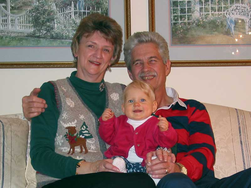 grandma_papa_tn.jpg (5847 bytes)
