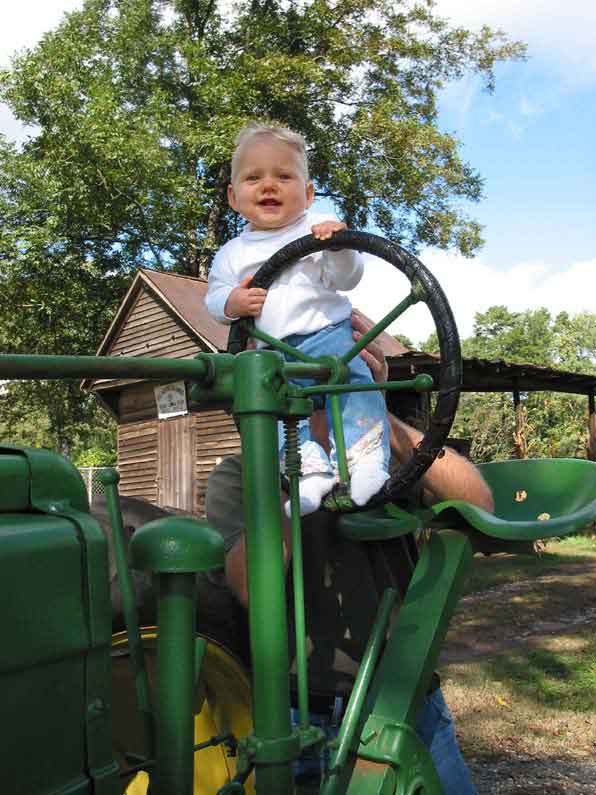 tractor_tn.jpg (4390 bytes)
